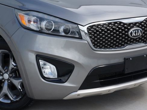 Used 2017 Kia Sorento SX image 17
