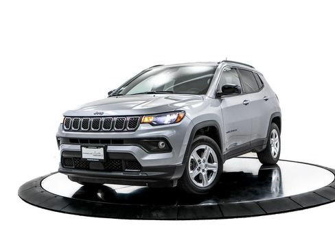 Used 2023 Jeep Compass Latitude AWD/4WD image 1