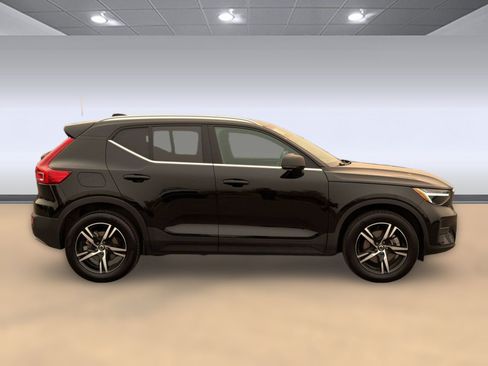 Used 2025 Volvo XC40 B5 Core AWD/4WD image 8