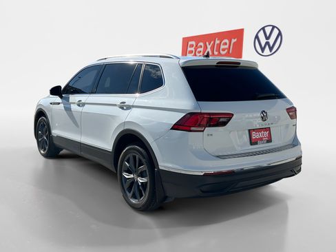 Certified 2022 Volkswagen Tiguan SE w/ Panoramic Sunroof Package image 13