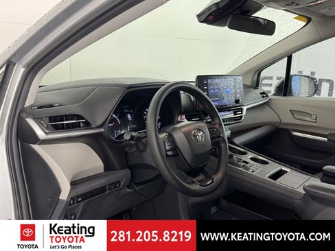 Certified 2023 Toyota Sienna LE FWD image 15