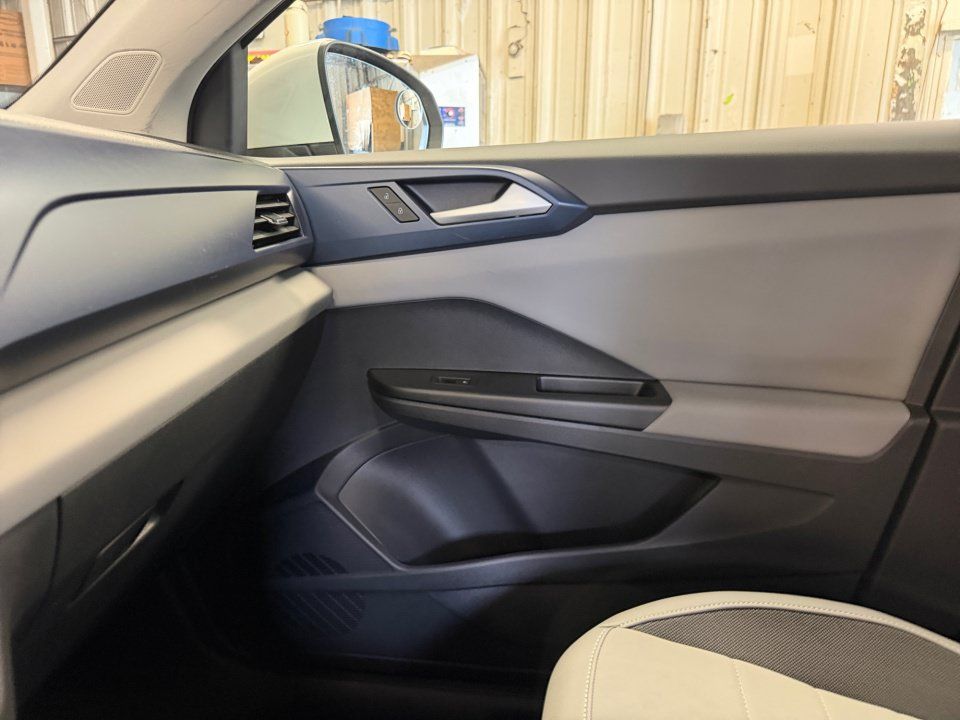Used 2023 Volkswagen Taos SE FWD image 35