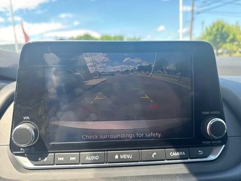 Used 2024 Nissan Rogue S FWD image 22