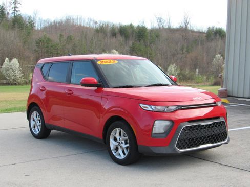 Used 2022 Kia Soul LX w/ Technology Package image 2