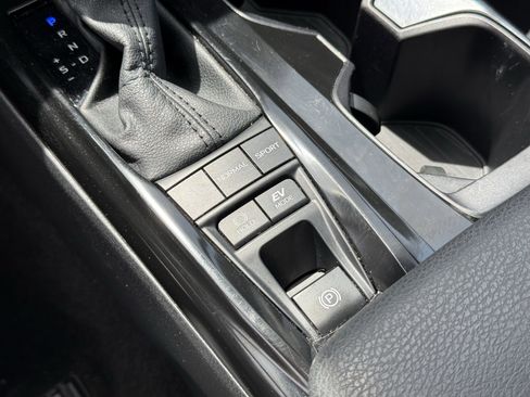 Used 2025 Toyota Camry SE image 25