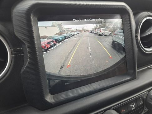 Used 2021 Jeep Wrangler Unlimited Sahara w/ Cold Weather Group image 29