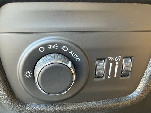 New 2025 Jeep Grand Cherokee Altitude image 12