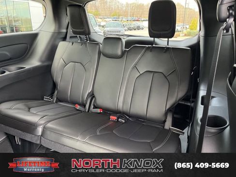 New 2026 Chrysler Pacifica Select image 14