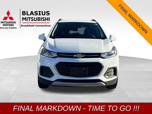 Used 2022 Chevrolet Trax LT w/ LT Convenience Package image 3