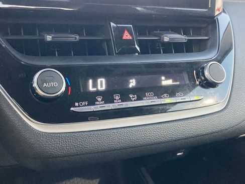 Used 2025 Toyota Corolla LE FWD image 24