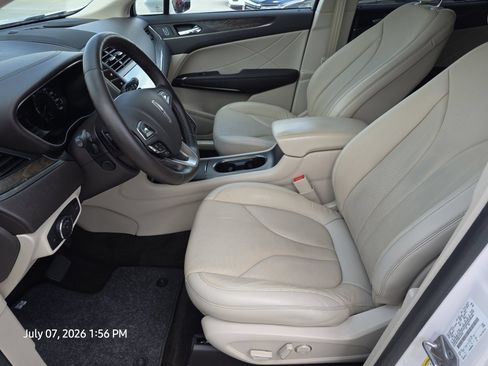 Used 2019 Lincoln MKC Reserve w/ MKC Technology Package FWD image 12