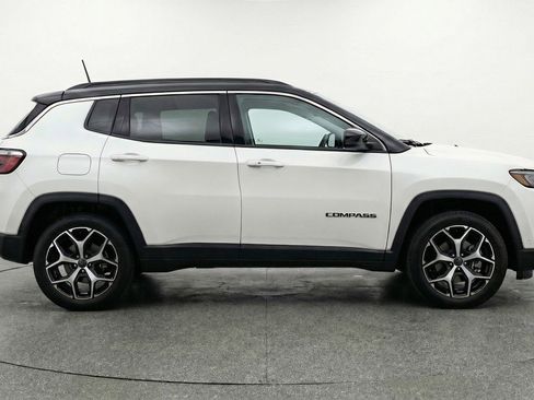 Used 2025 Jeep Compass Limited AWD/4WD image 11