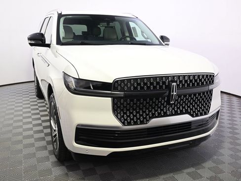 New 2026 Lincoln Navigator Reserve AWD/4WD image 9