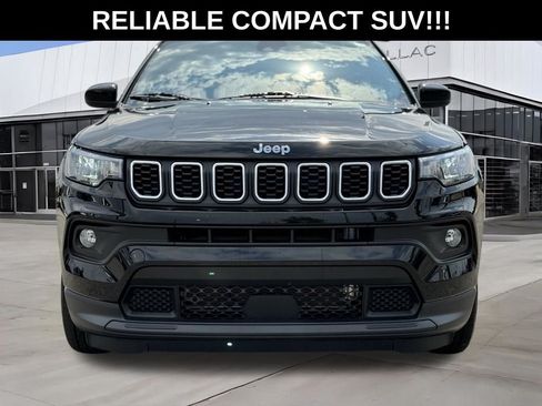 Used 2025 Jeep Compass Latitude AWD/4WD image 4