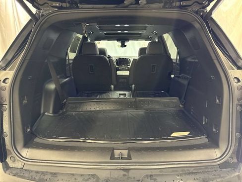 Used 2023 Chevrolet Traverse LT w/ LT Premium Package AWD/4WD image 31