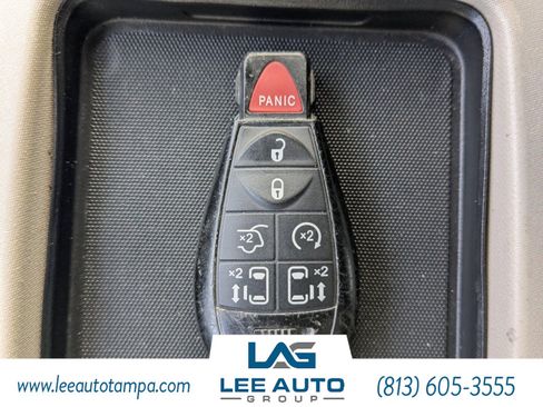 Used 2013 Chrysler Town & Country Touring-L image 28