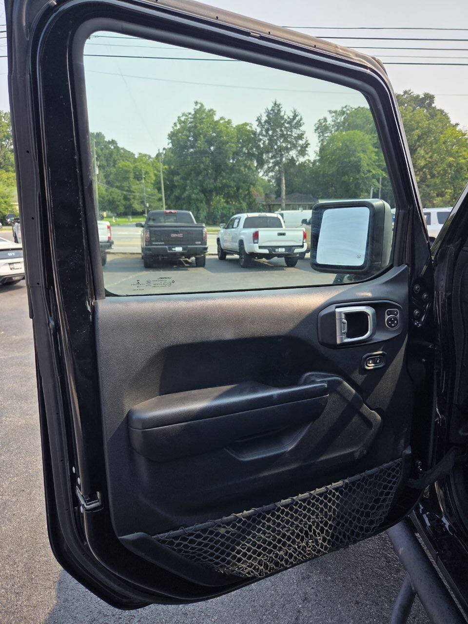 Used 2018 Jeep Wrangler Unlimited Sport S AWD/4WD image 10