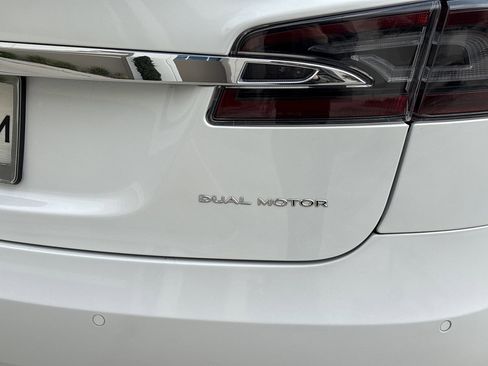Used 2020 Tesla Model S Long Range Plus image 10