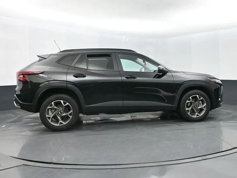 Used 2024 Chevrolet Trax LT w/ Driver Confidence Package image 4