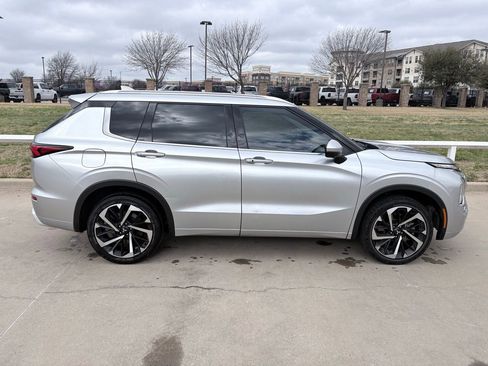 Used 2023 Mitsubishi Outlander SEL image 3