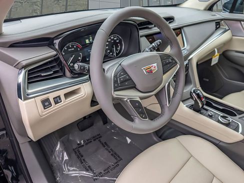 New 2025 Cadillac XT5 Premium Luxury image 16