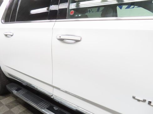 Used 2024 GMC Yukon XL SLT image 32