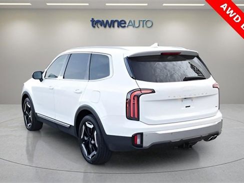 Used 2024 Kia Telluride EX image 3