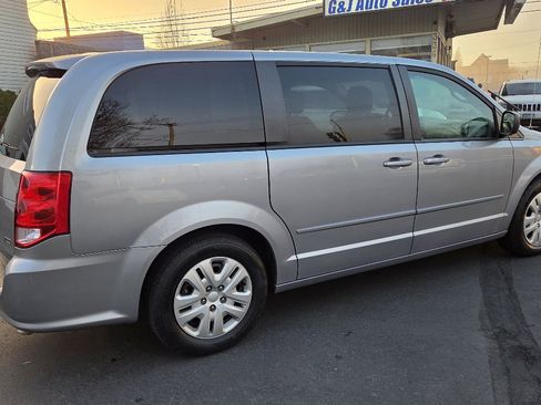 Used 2017 Dodge Grand Caravan SE w/ Power Window Group image 7