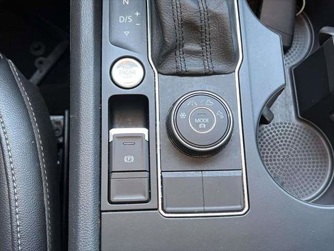 Used 2019 Volkswagen Atlas SE w/ Panoramic Sunroof Package image 32