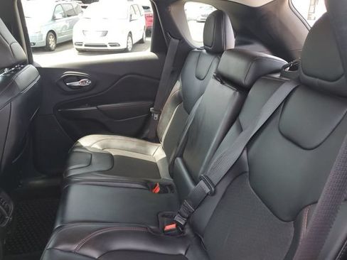 Used 2021 Jeep Cherokee Trailhawk AWD/4WD image 23