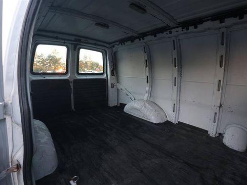 Used 2018 Chevrolet Express 2500 w/ Driver Convenience Package RWD image 19