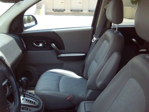 Used 2005 Saturn Vue AWD V6 w/ Safe & Sound Pkg image 11