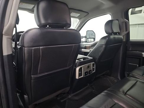 Used 2019 Ford F350 Lariat w/ Chrome Package image 33