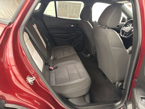 Used 2024 Chevrolet Trax RS FWD image 23