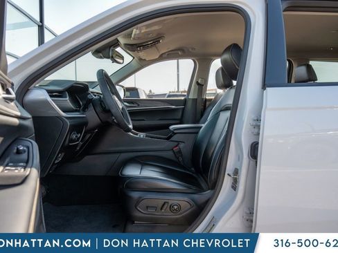 Used 2023 Jeep Grand Cherokee L Limited AWD/4WD image 6