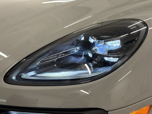 New 2026 Porsche Macan AWD/4WD image 32