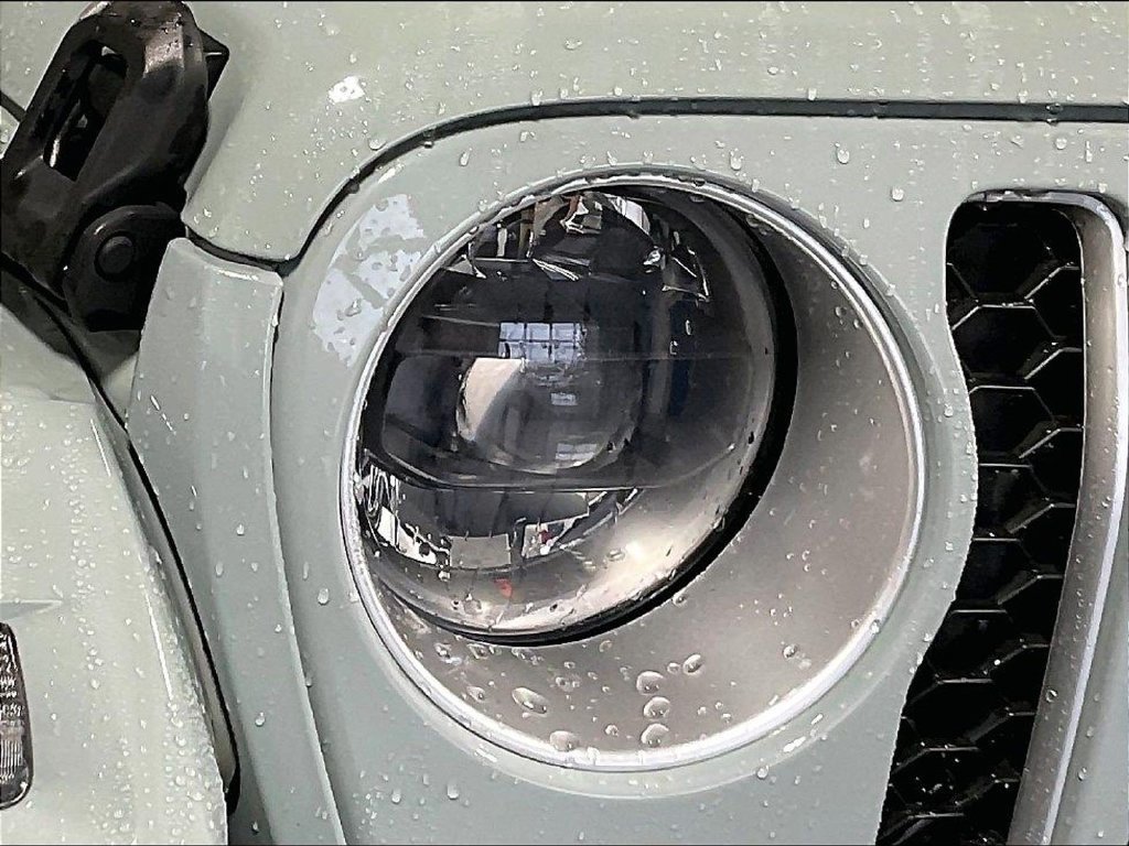 Used 2023 Jeep Wrangler Unlimited Sahara w/ Cold Weather Group AWD/4WD image 31