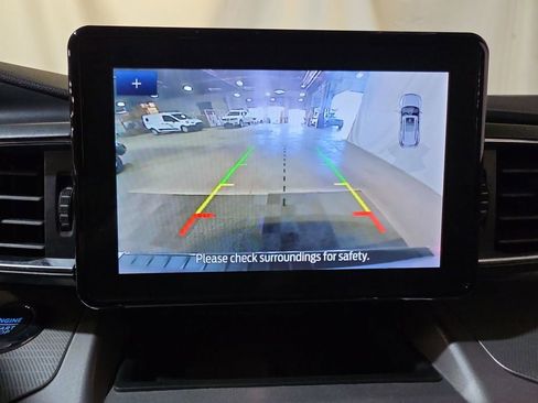 Used 2022 Ford Explorer XLT w/ Equipment Group 202A AWD/4WD image 23