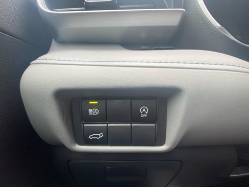 Used 2023 Toyota Highlander XLE AWD/4WD image 18