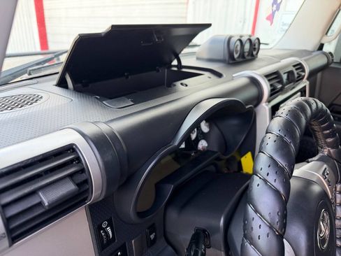 Used 2011 Toyota FJ Cruiser 4WD w/ Upgrade Pkg image 20