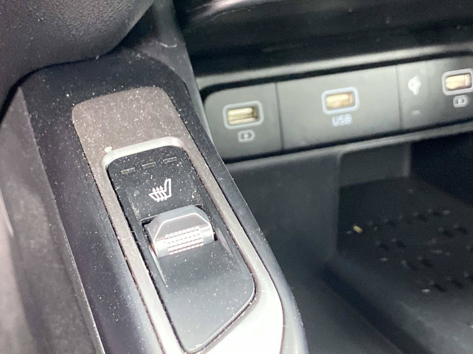Used 2021 Kia Sorento EX w/ Panoramic Sunroof Package AWD/4WD image 17