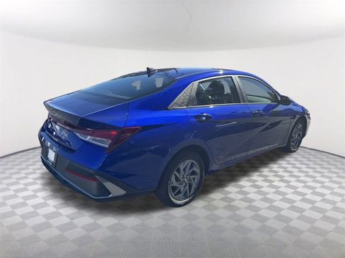 Used 2024 Hyundai Elantra SEL image 5