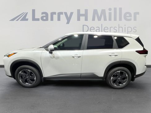 New 2026 Nissan Rogue SV FWD image 2