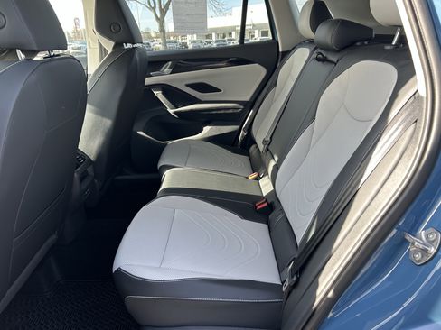 Certified 2025 Volkswagen Tiguan SE image 23