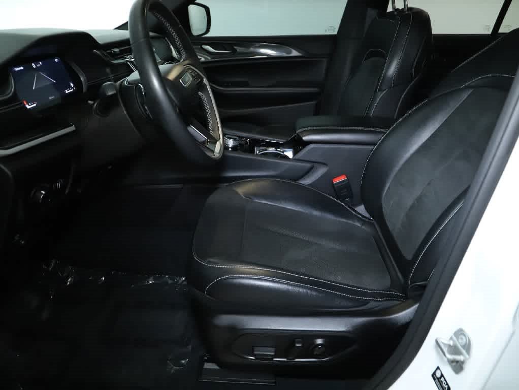 Used 2023 Jeep Grand Cherokee Altitude AWD/4WD image 18