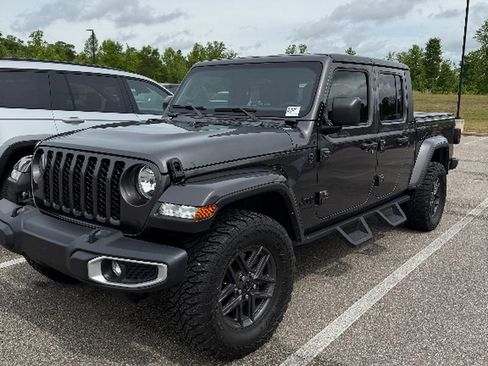 Used 2023 Jeep Gladiator Sport AWD/4WD image 1
