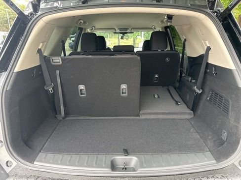 New 2025 Nissan Pathfinder SV w/ Black Appearance Package image 25