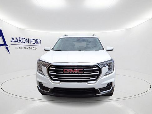 Used 2024 GMC Terrain SLT FWD image 2