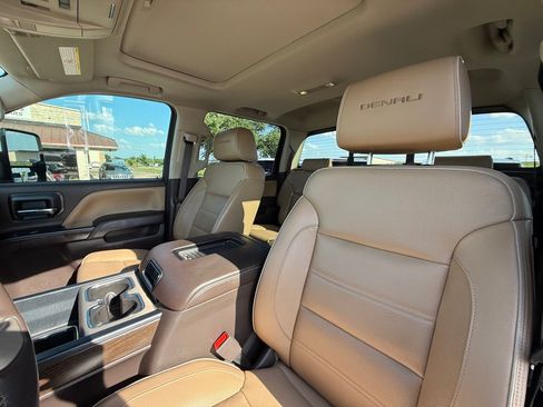 Used 2017 GMC Sierra 2500 Denali w/ Duramax Plus Package AWD/4WD image 17