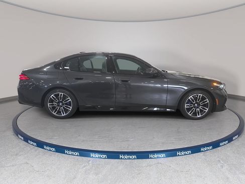 Used 2026 BMW 530i w/ M Sport Package RWD image 5